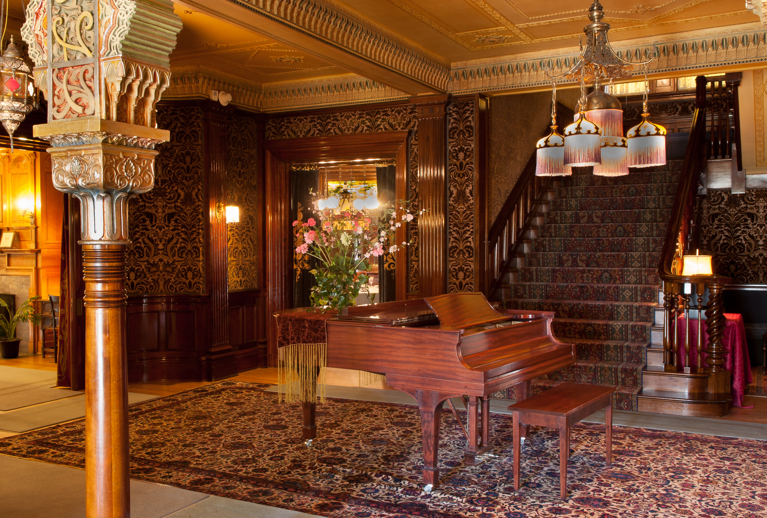 From Ghost Tours to Roaring ’20s Murder Mystery Dinners to Holiday Tours: Seasons Greetings From Moss Mansion